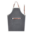 Tablier en denim gris avec bretelles croisées en cuir